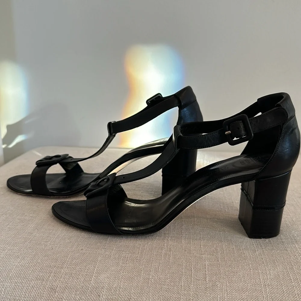 Delman Black Leather T-Strap Buckle Block Heel Sandals Size 10